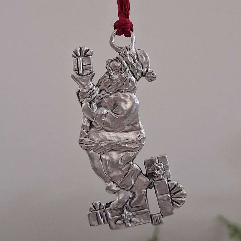 1996 Christmas ornament ( seagull Canada pewter ) Santa